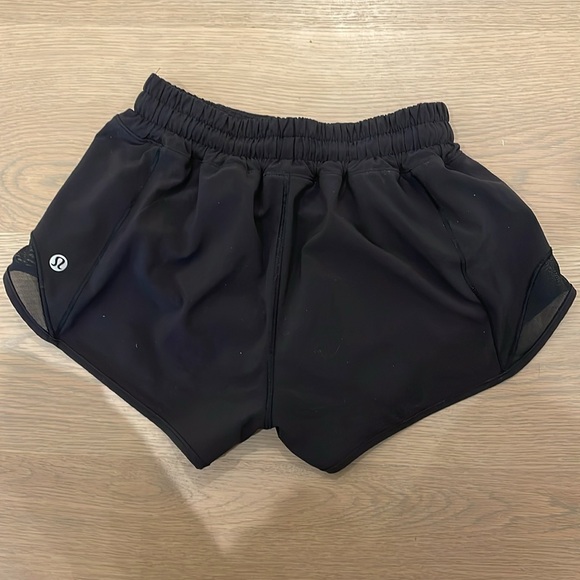 Lululemon black Hotty Hot Low-Rise Lined Short 2.5” - Picture 2 of 2